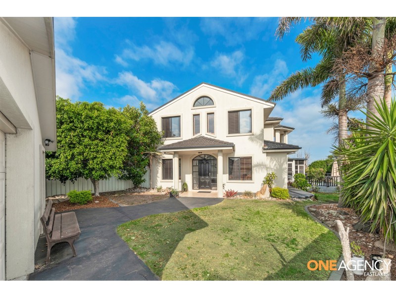 12 Seaspray Close, Caves Beach NSW 2281
