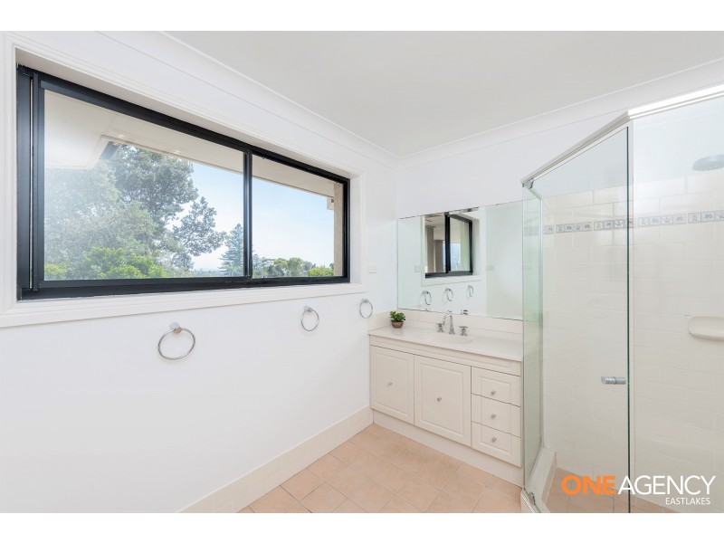 12 Seaspray Close, Caves Beach NSW 2281