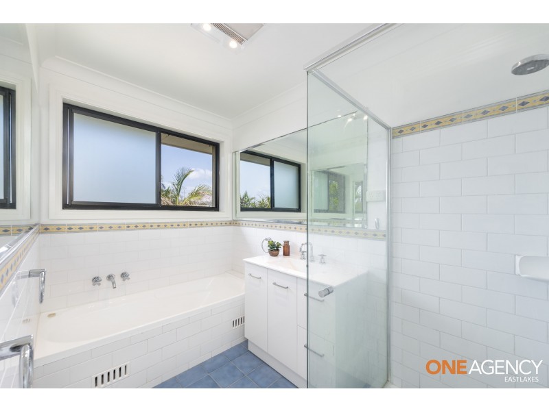 12 Seaspray Close, Caves Beach NSW 2281