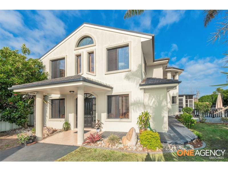 12 Seaspray Close, Caves Beach NSW 2281