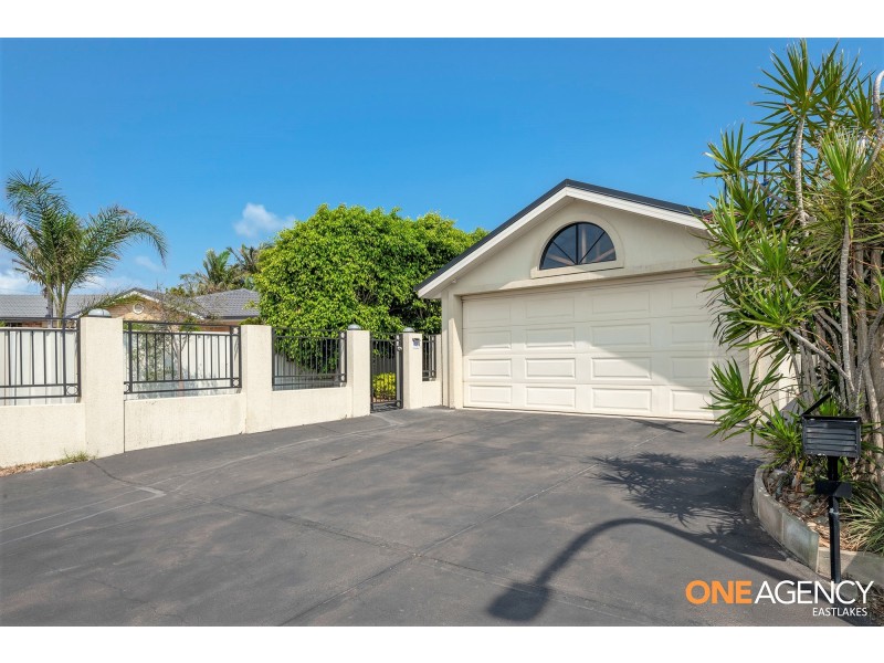 12 Seaspray Close, Caves Beach NSW 2281