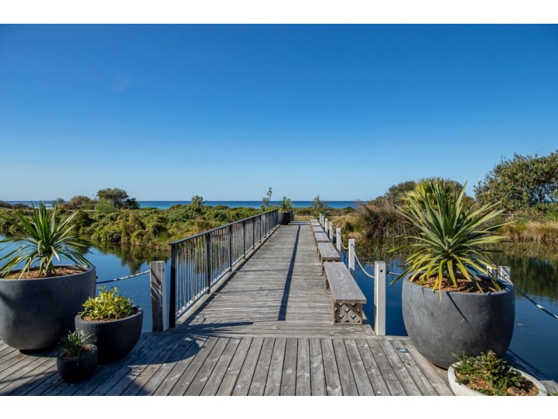 24/9 Frenchmans Way, Caves Beach NSW 2281