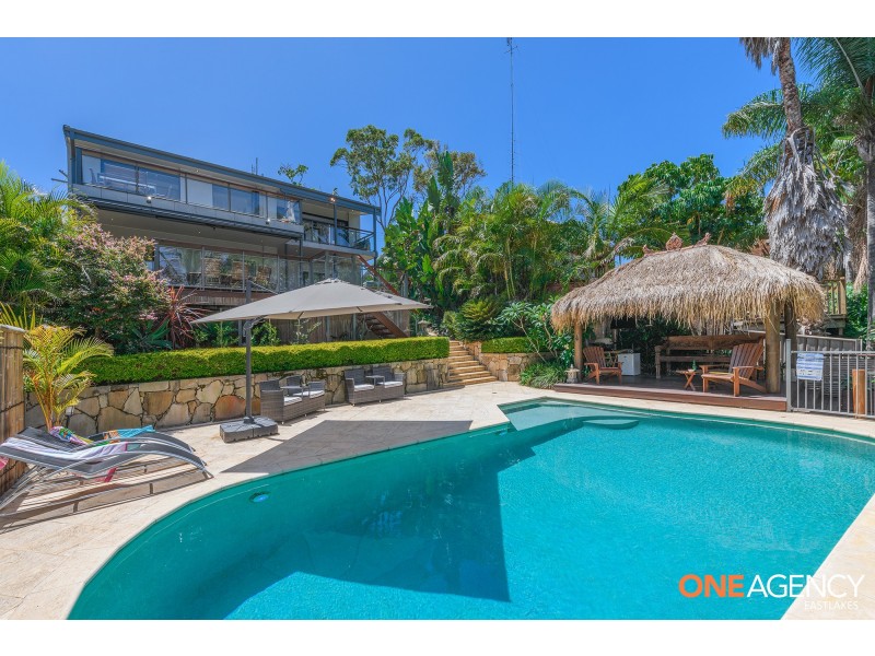 38 Ocean View Parade, Caves Beach NSW 2281