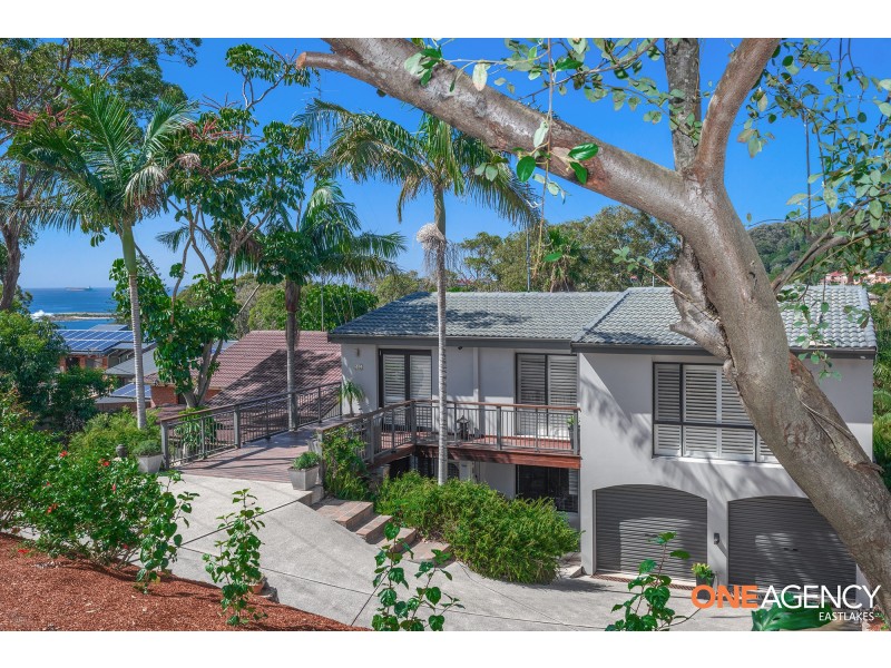 38 Ocean View Parade, Caves Beach NSW 2281