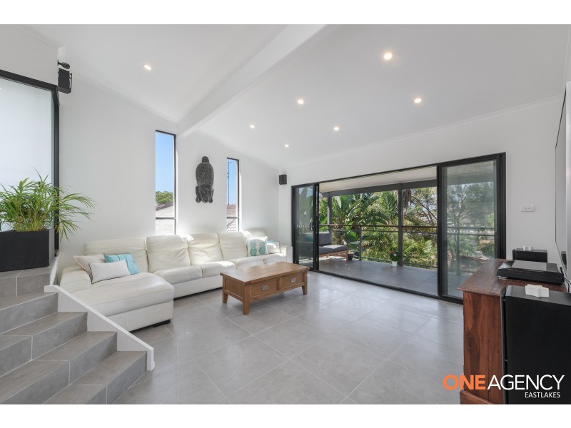38 Ocean View Parade, Caves Beach NSW 2281