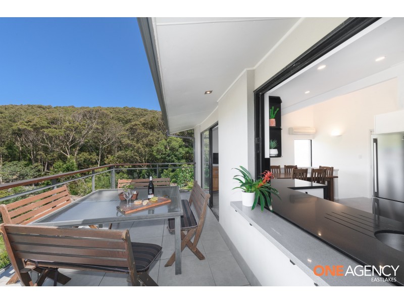38 Ocean View Parade, Caves Beach NSW 2281