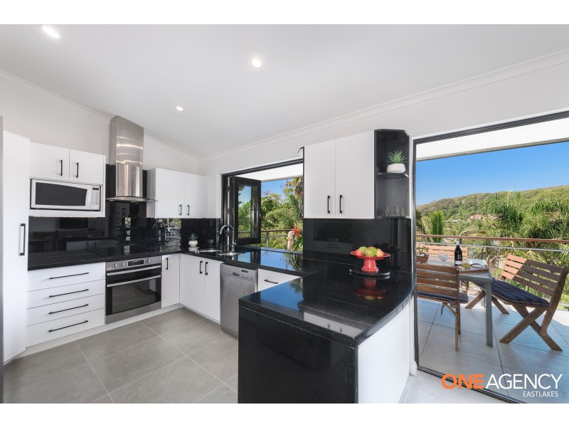 38 Ocean View Parade, Caves Beach NSW 2281