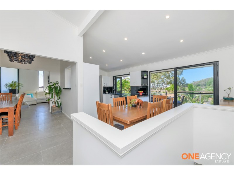 38 Ocean View Parade, Caves Beach NSW 2281