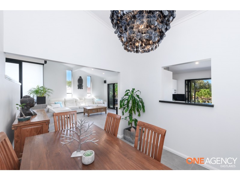 38 Ocean View Parade, Caves Beach NSW 2281