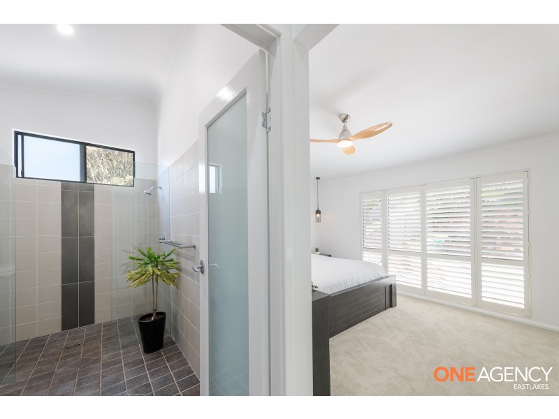38 Ocean View Parade, Caves Beach NSW 2281