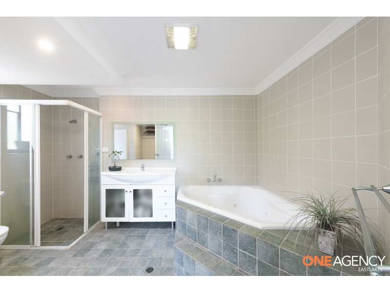 38 Ocean View Parade, Caves Beach NSW 2281