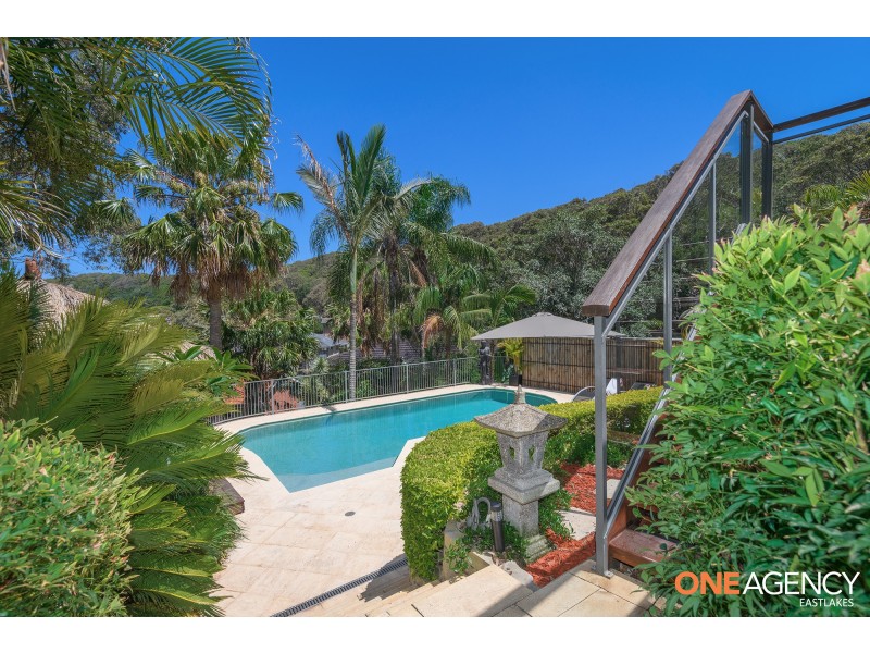 38 Ocean View Parade, Caves Beach NSW 2281
