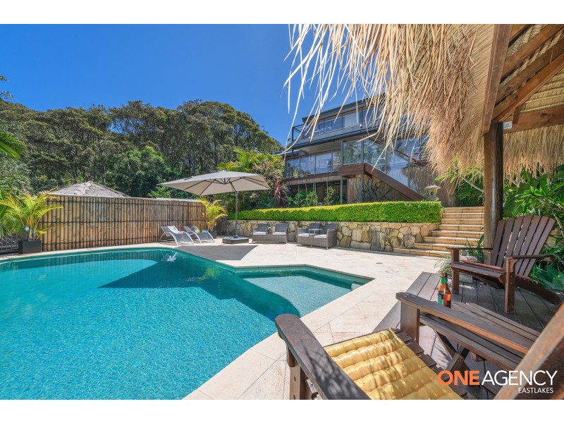 38 Ocean View Parade, Caves Beach NSW 2281