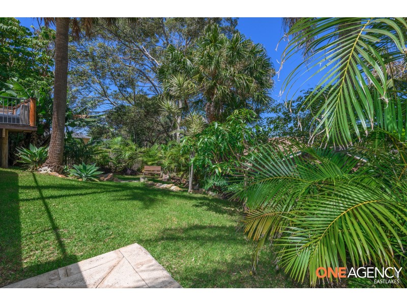 38 Ocean View Parade, Caves Beach NSW 2281