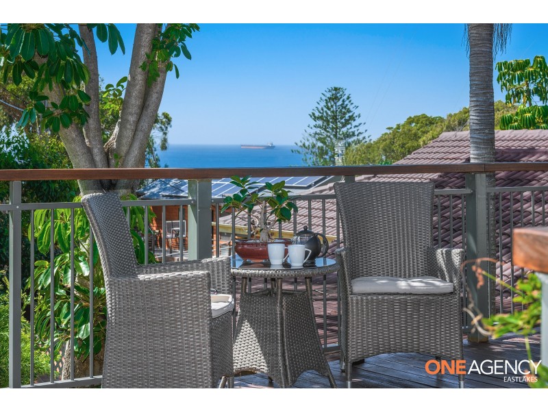 38 Ocean View Parade, Caves Beach NSW 2281