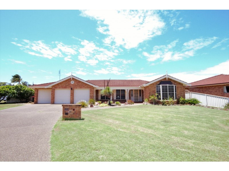 10 Anacla Close, Pelican NSW 2281