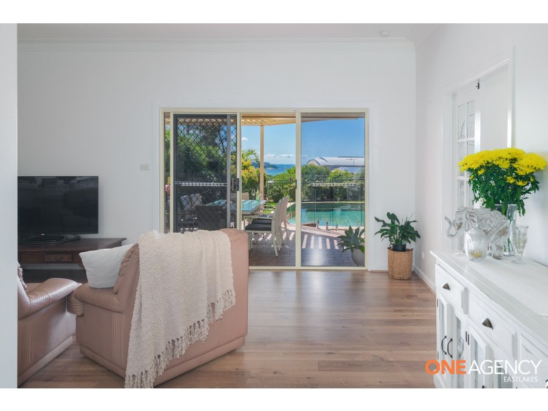 206 Caves Beach Road, Caves Beach NSW 2281