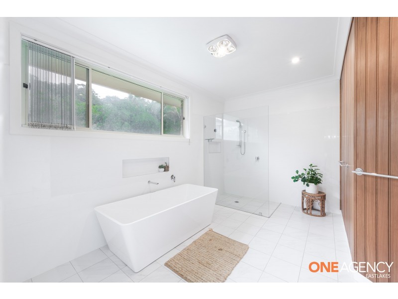 206 Caves Beach Road, Caves Beach NSW 2281