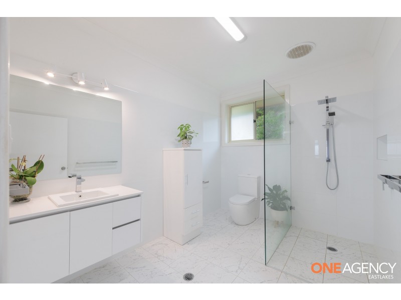 206 Caves Beach Road, Caves Beach NSW 2281