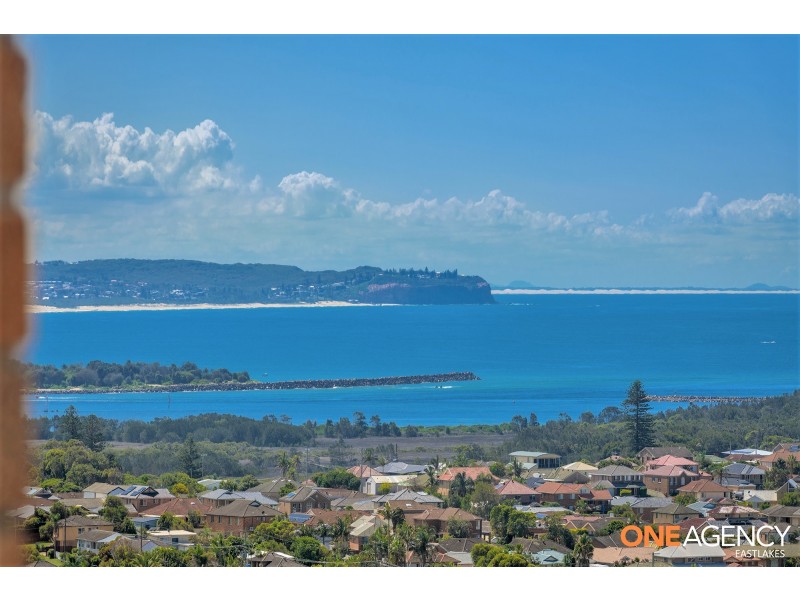 11 Scenic Drive, Caves Beach NSW 2281