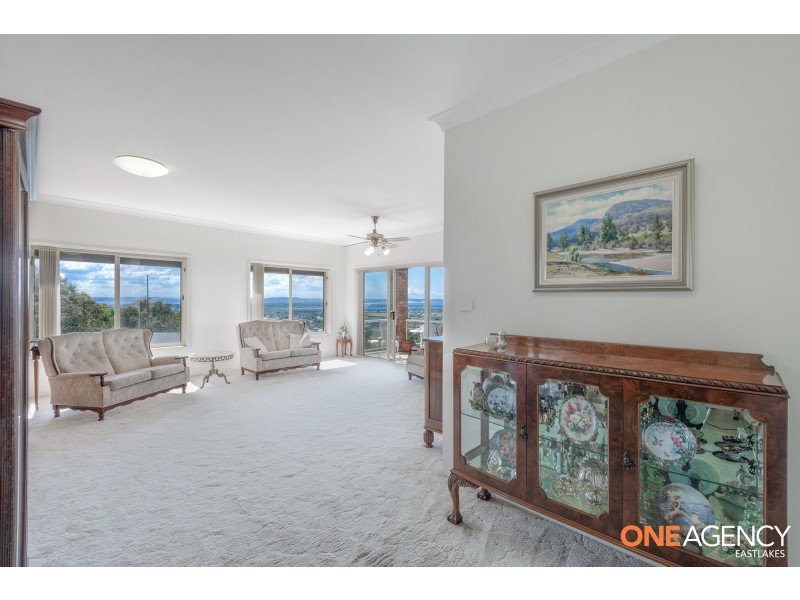 11 Scenic Drive, Caves Beach NSW 2281