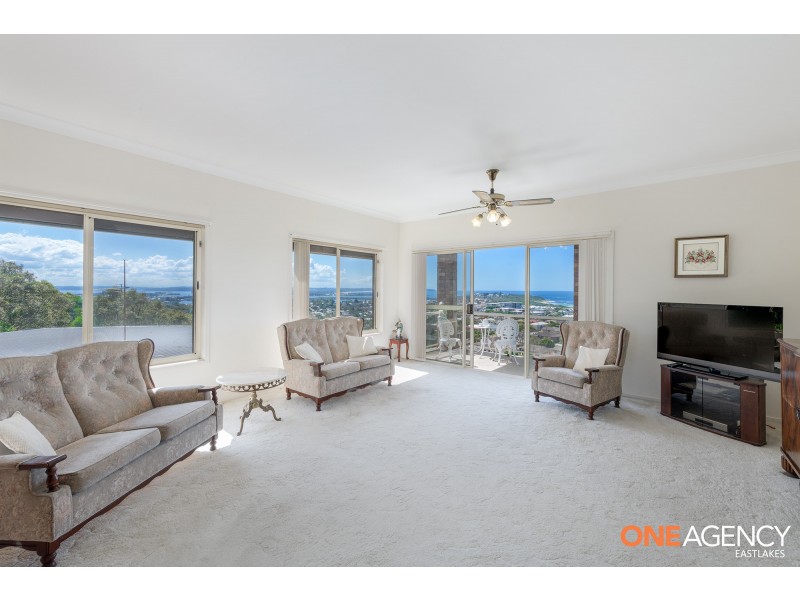 11 Scenic Drive, Caves Beach NSW 2281