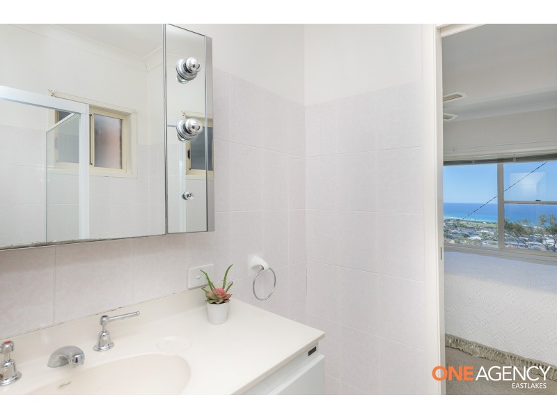 11 Scenic Drive, Caves Beach NSW 2281