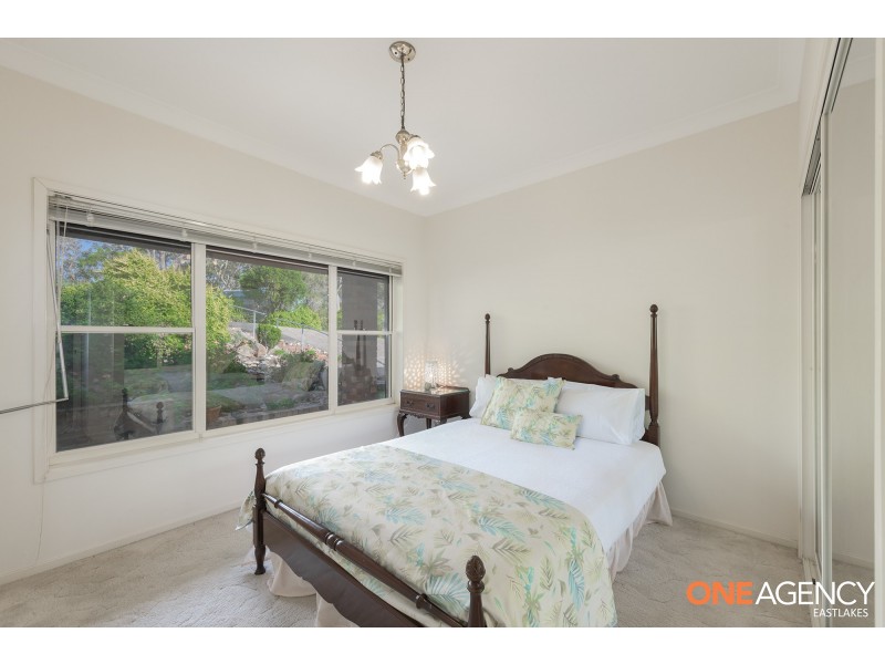 11 Scenic Drive, Caves Beach NSW 2281