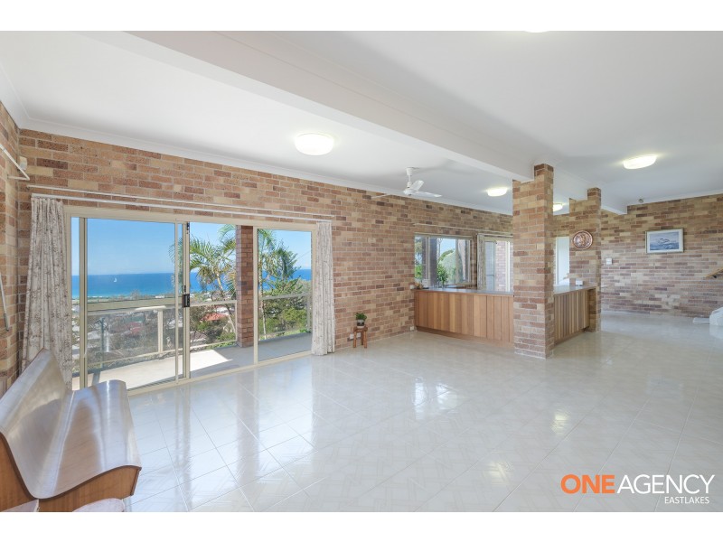 11 Scenic Drive, Caves Beach NSW 2281