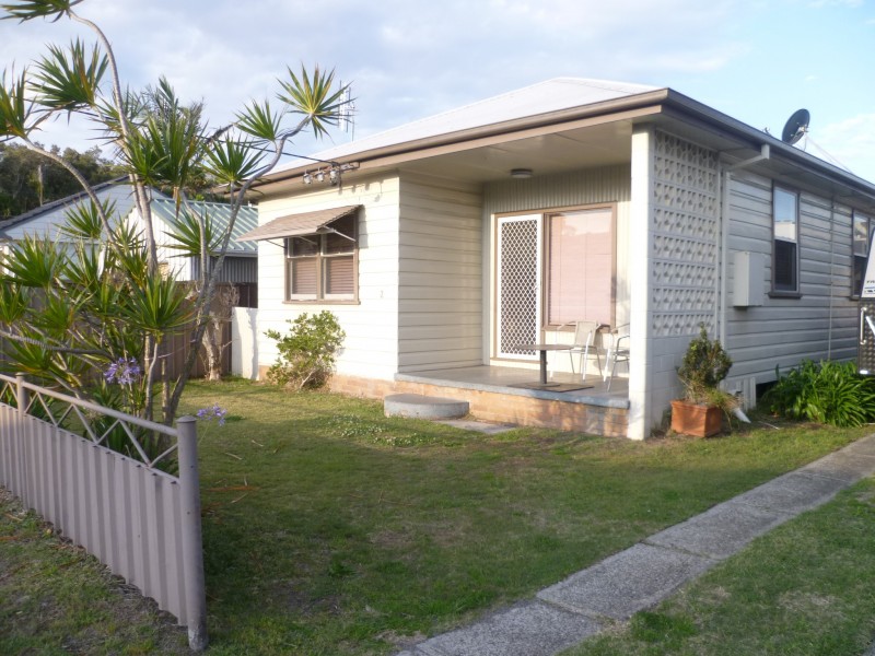 2 Faymax Street, Pelican NSW 2281