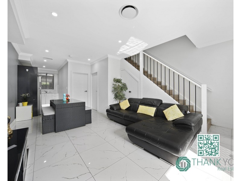 2/27c Carinya Road, Girraween NSW 2145