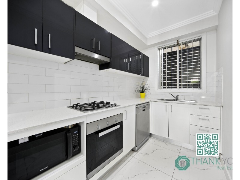 2/27c Carinya Road, Girraween NSW 2145