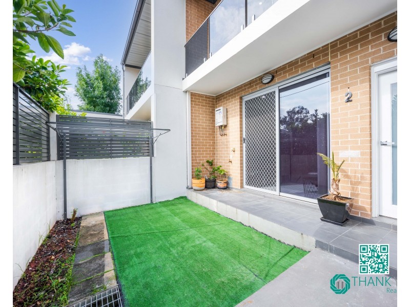 2/27c Carinya Road, Girraween NSW 2145