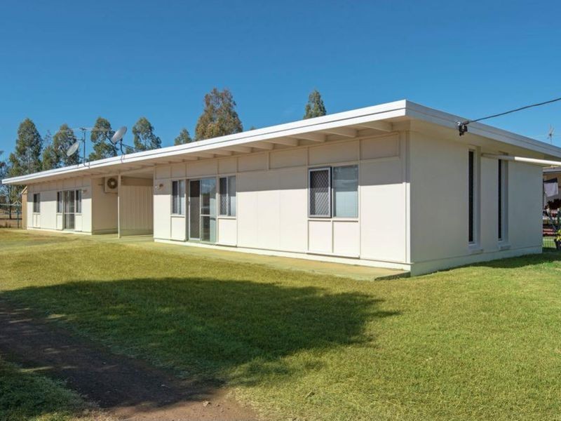 23 York Street, Oakey QLD 4401