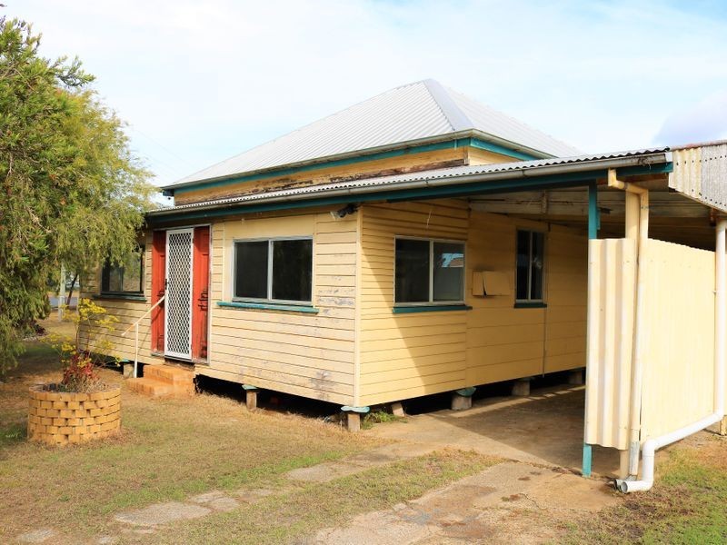 147 Bridge Street, Oakey QLD 4401