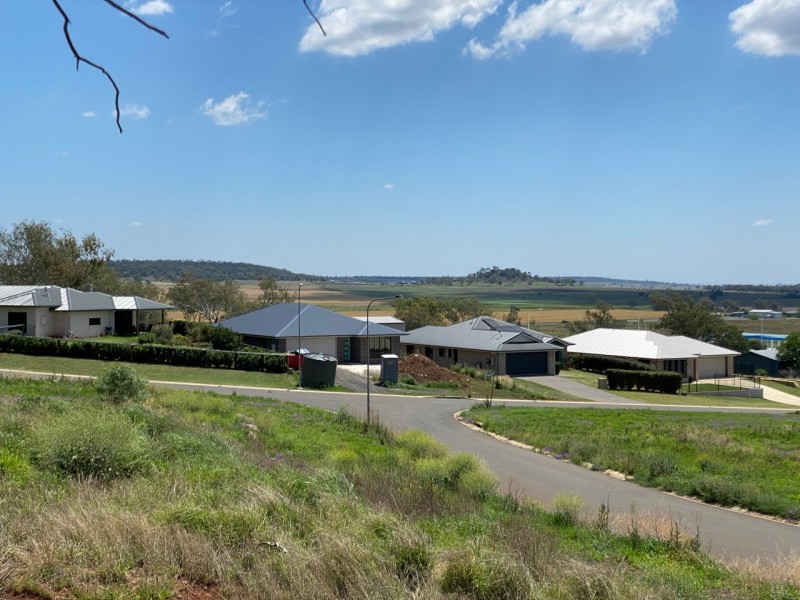 12 Mountain View Drive, Oakey QLD 4401