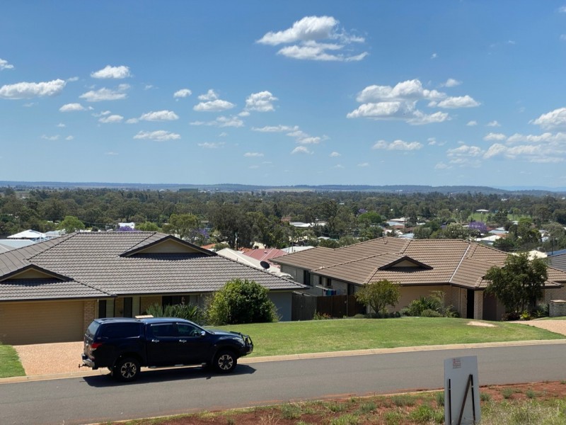 12 Mountain View Drive, Oakey QLD 4401