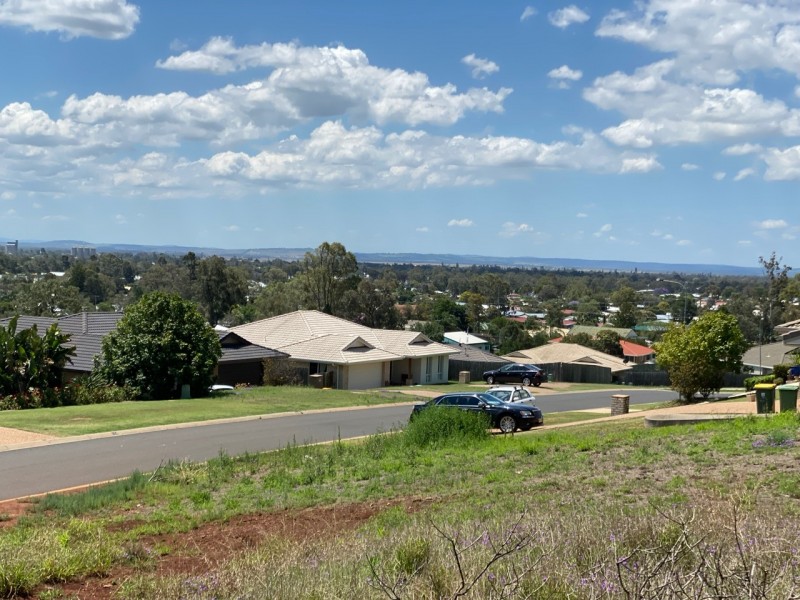12 Mountain View Drive, Oakey QLD 4401