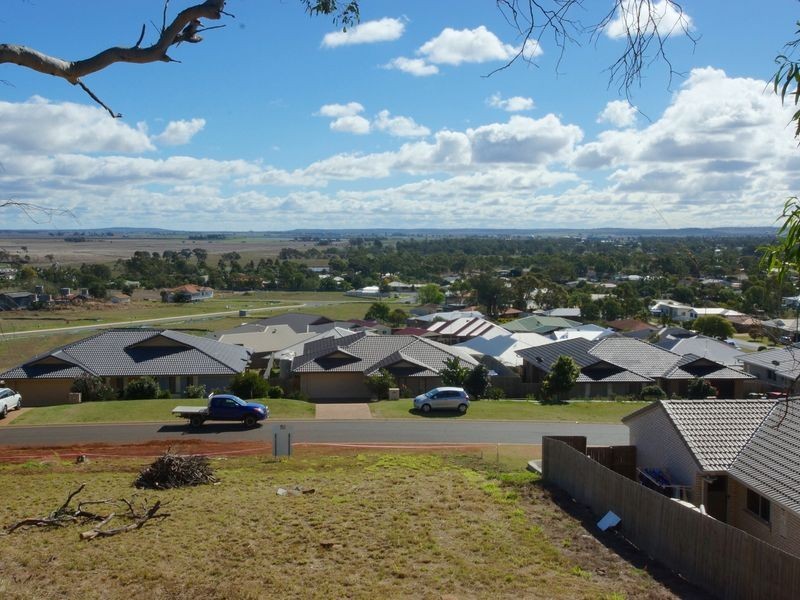 10 Mountain View Drive, Oakey QLD 4401