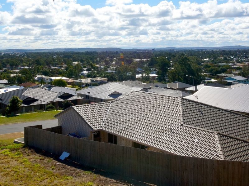 10 Mountain View Drive, Oakey QLD 4401