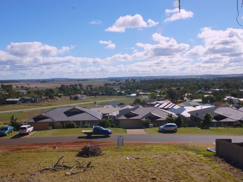 10 Mountain View Drive, Oakey QLD 4401