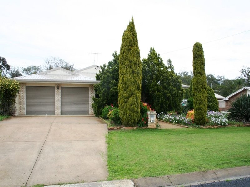 33 Werth Street, Oakey QLD 4401