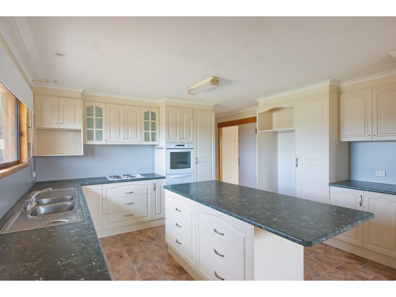 12 Robb Street, Oakey QLD 4401