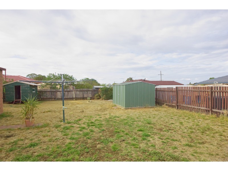 12 Robb Street, Oakey QLD 4401