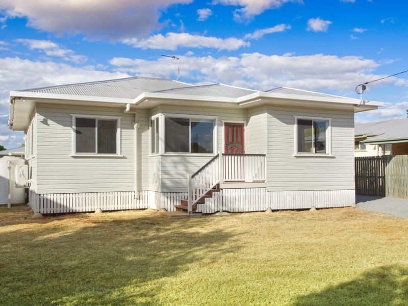 13 Toowoomba Road, Oakey QLD 4401