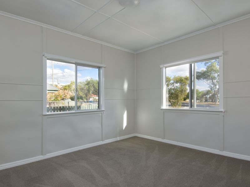 13 Toowoomba Road, Oakey QLD 4401