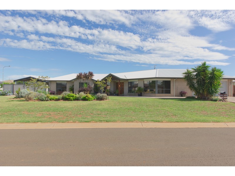 16 Murray Street, Oakey QLD 4401