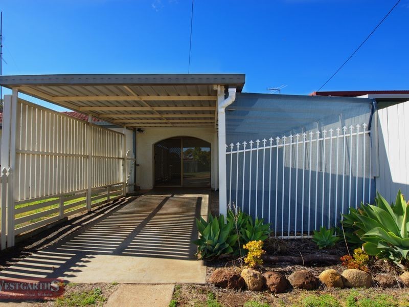 92 Proposch Street, Oakey QLD 4401