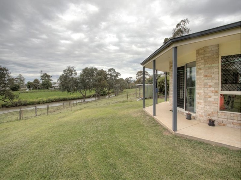 10 Cunningham Street, Oakey QLD 4401