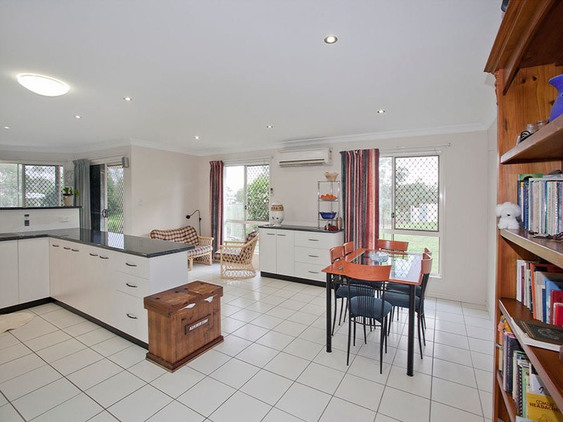 10 Cunningham Street, Oakey QLD 4401